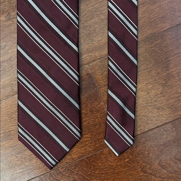 Jos. A. Bank 100% Silk Burgundy and Silver Striped Tie, New with Tags - Picture 4 of 11